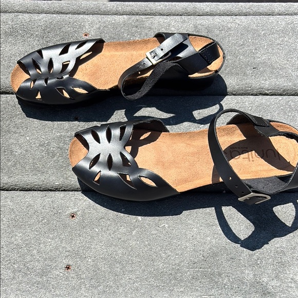 NWOT Lunita Women’s Black Leather Sandals, Peep Toe, Cut Out Design, Size 9 1/2 - Picture 11 of 17